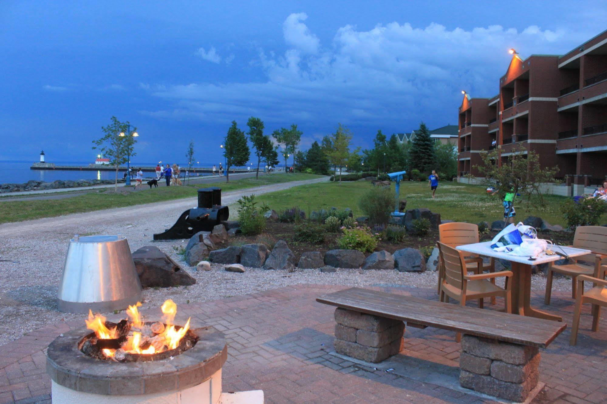 The Inn On Lake Superior ดุลูท ภายนอก รูปภาพ